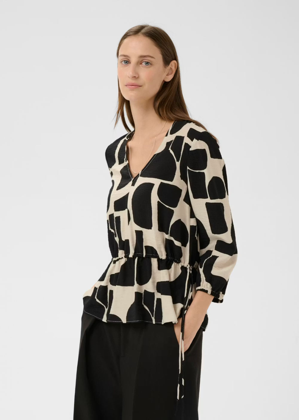 Lynn V-Neck Blouse - Black - InWear Canada - Danali - 30112582