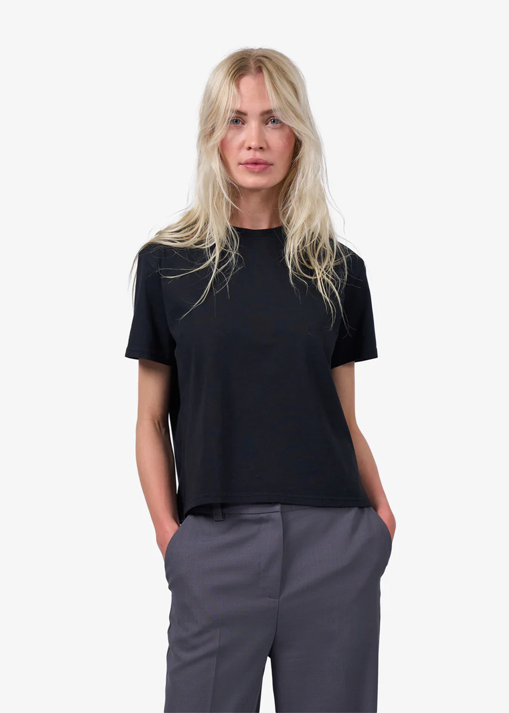 Organic Boxy Crop Tee - Deep Black - Colorful Standard Canada - Danali