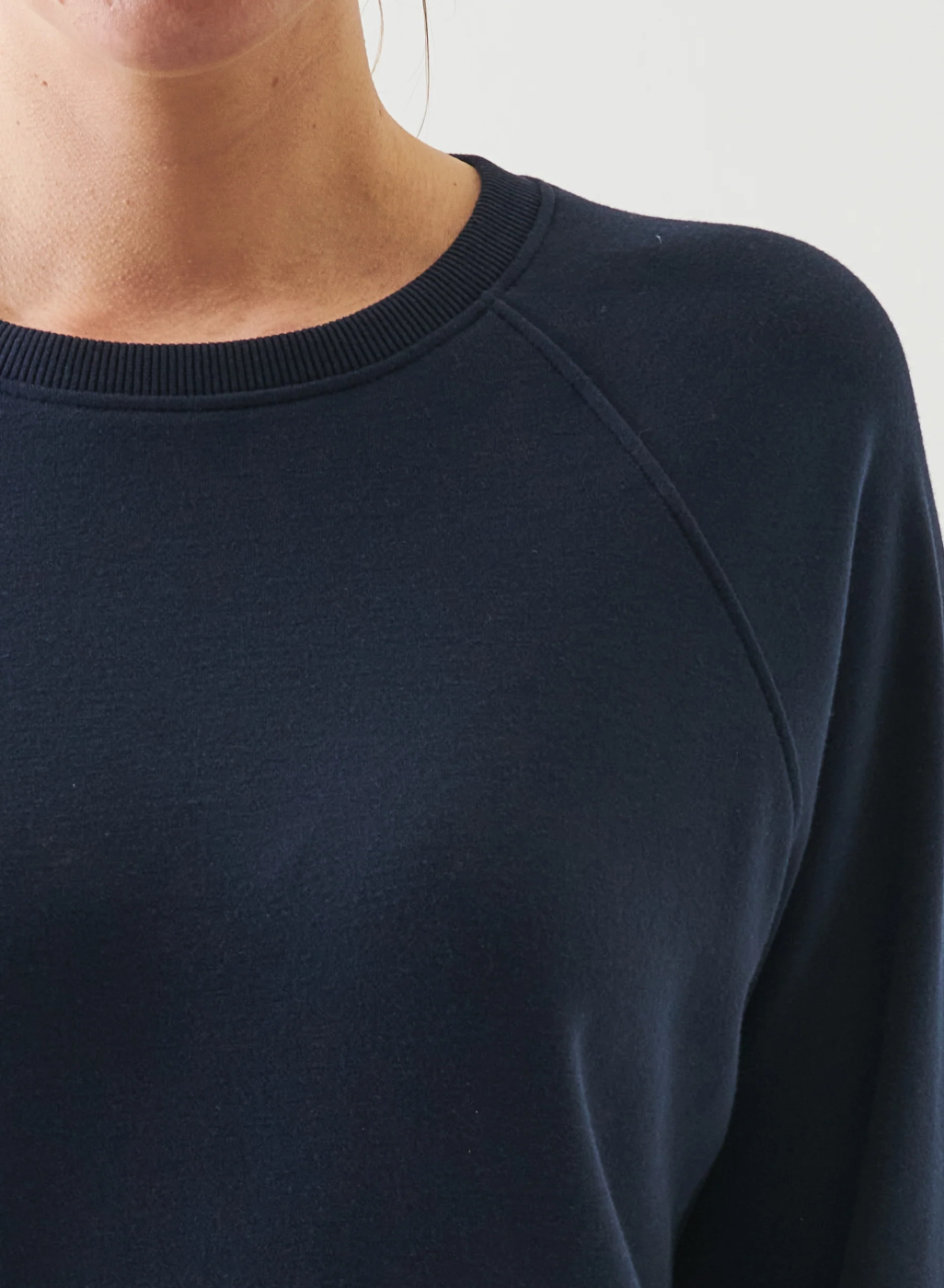 Brushed Pima Raglan Long Sleeve Sweatshirt - Midnight - Patrick Assaraf Canada - Danali