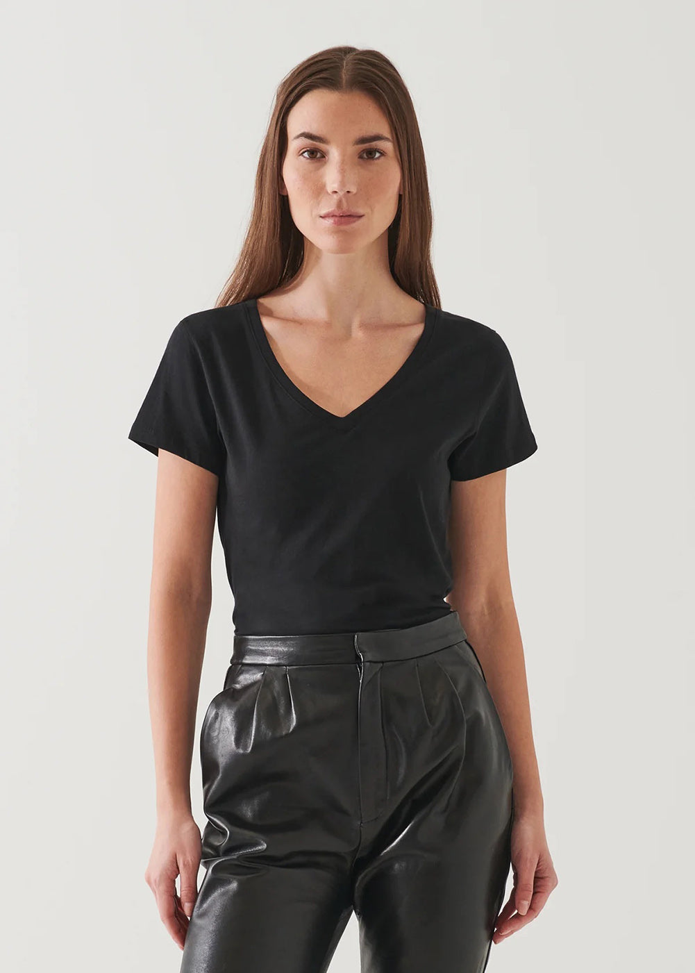 Classic Fit V Neck T-Shirt - Black - Patrick Assaraf Canada - Danali -W92V09