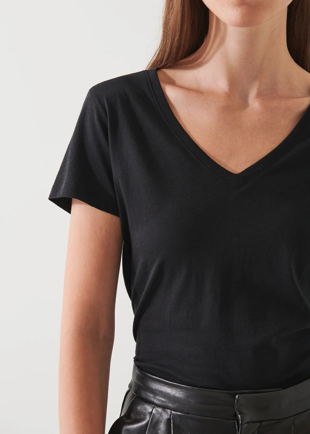 Classic Fit V Neck T-Shirt - Black - Patrick Assaraf Canada - Danali -W92V09