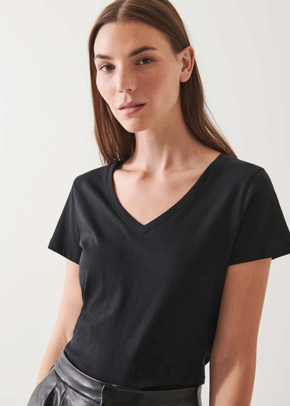 Classic Fit V Neck T-Shirt - Black - Patrick Assaraf Canada - Danali -W92V09