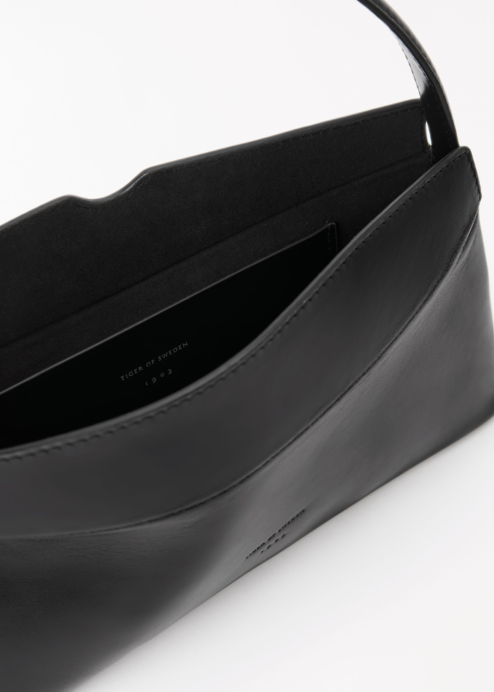 Vesperi Bag - Black - Tiger of Sweden Canada - Danali