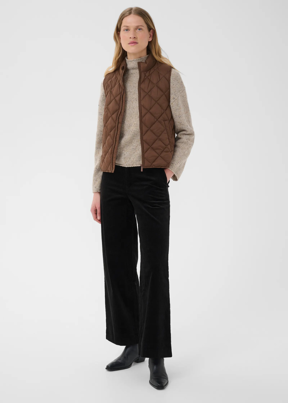 Carlota Vest