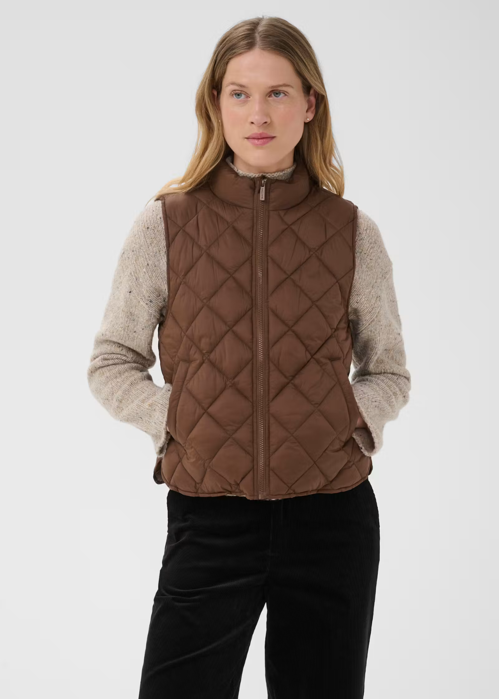 Carlota Vest