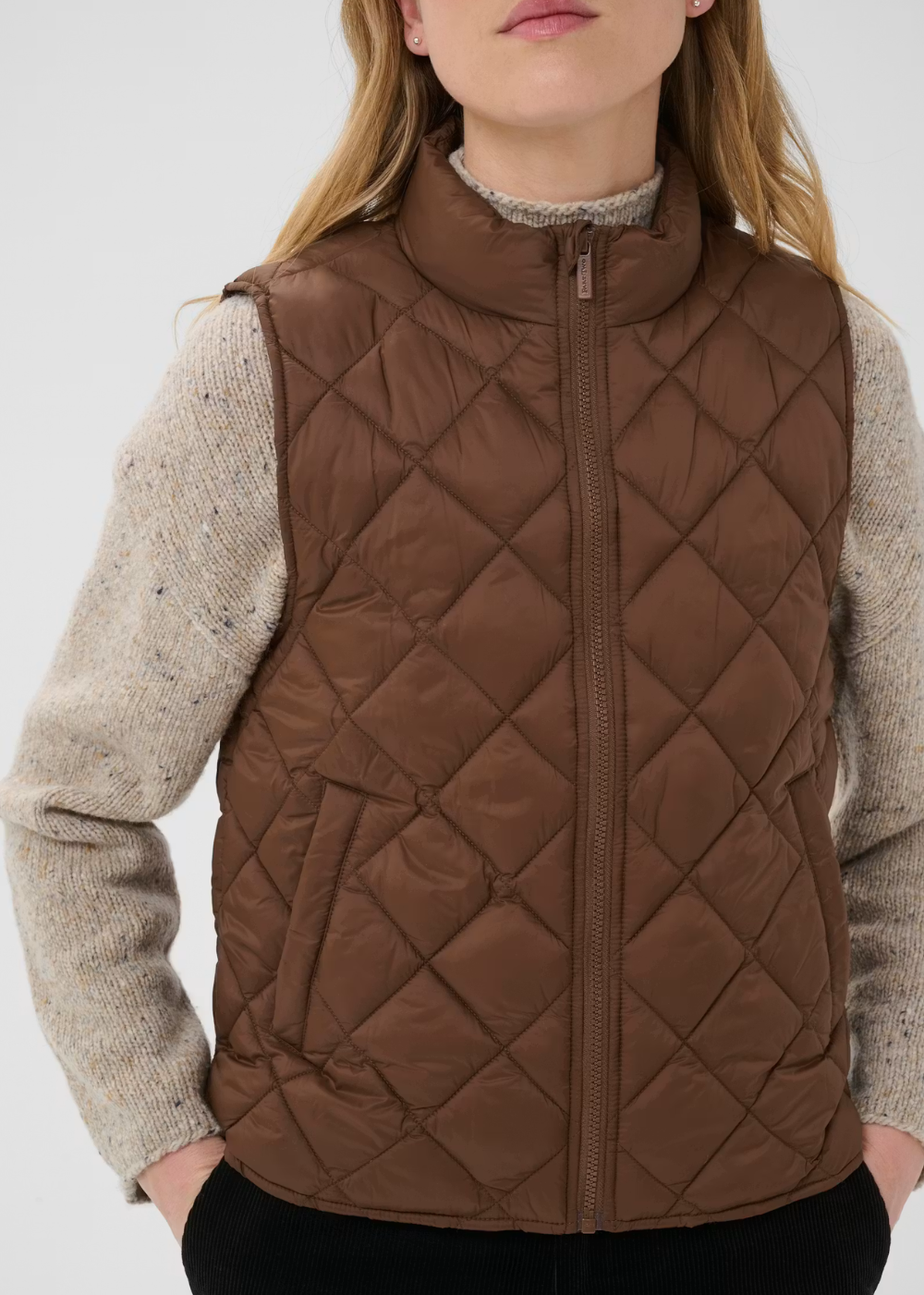 Carlota Vest