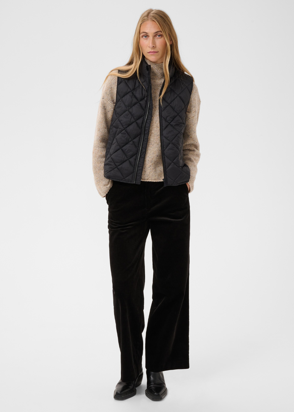 Carlota Vest