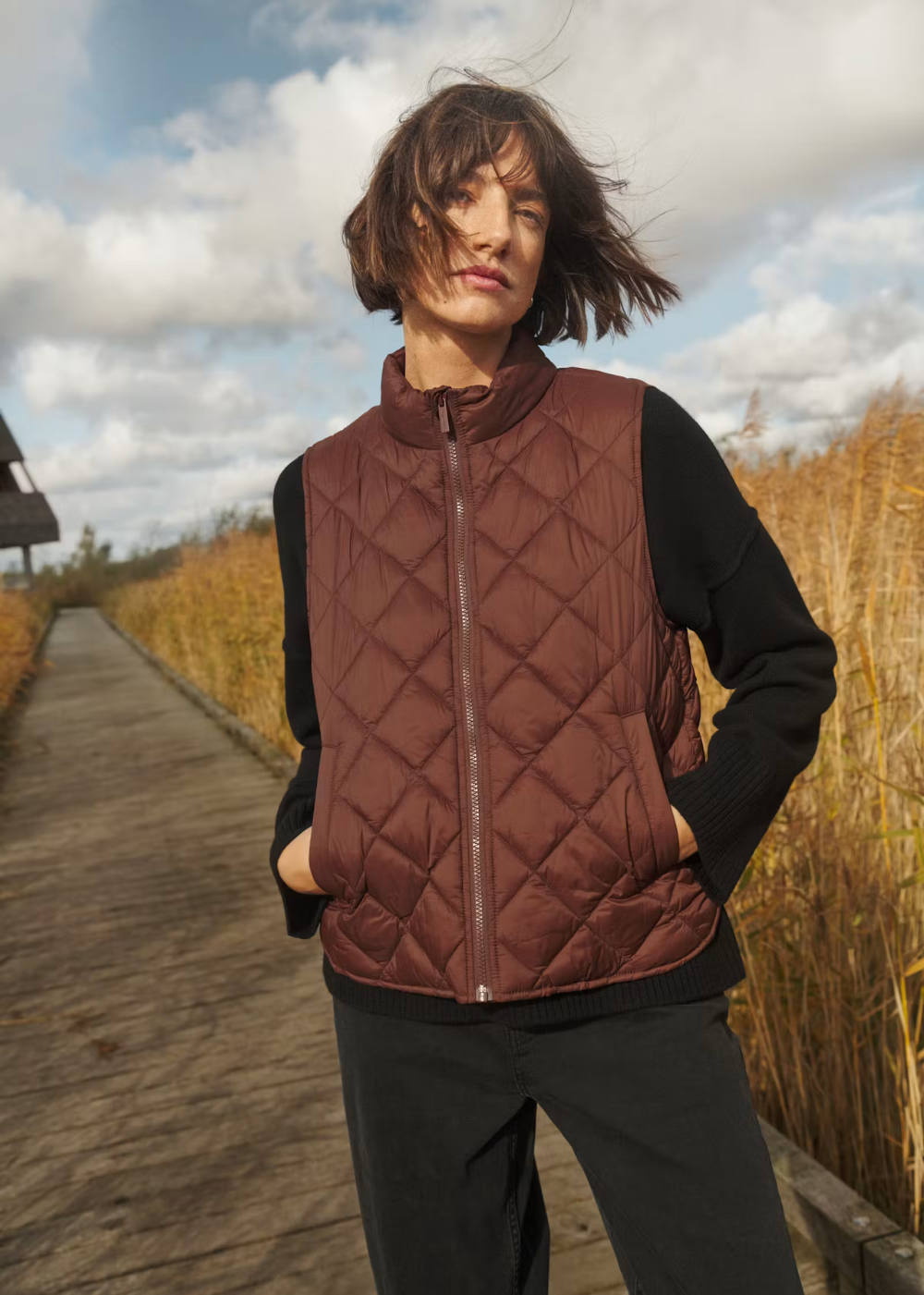 Carlota Vest