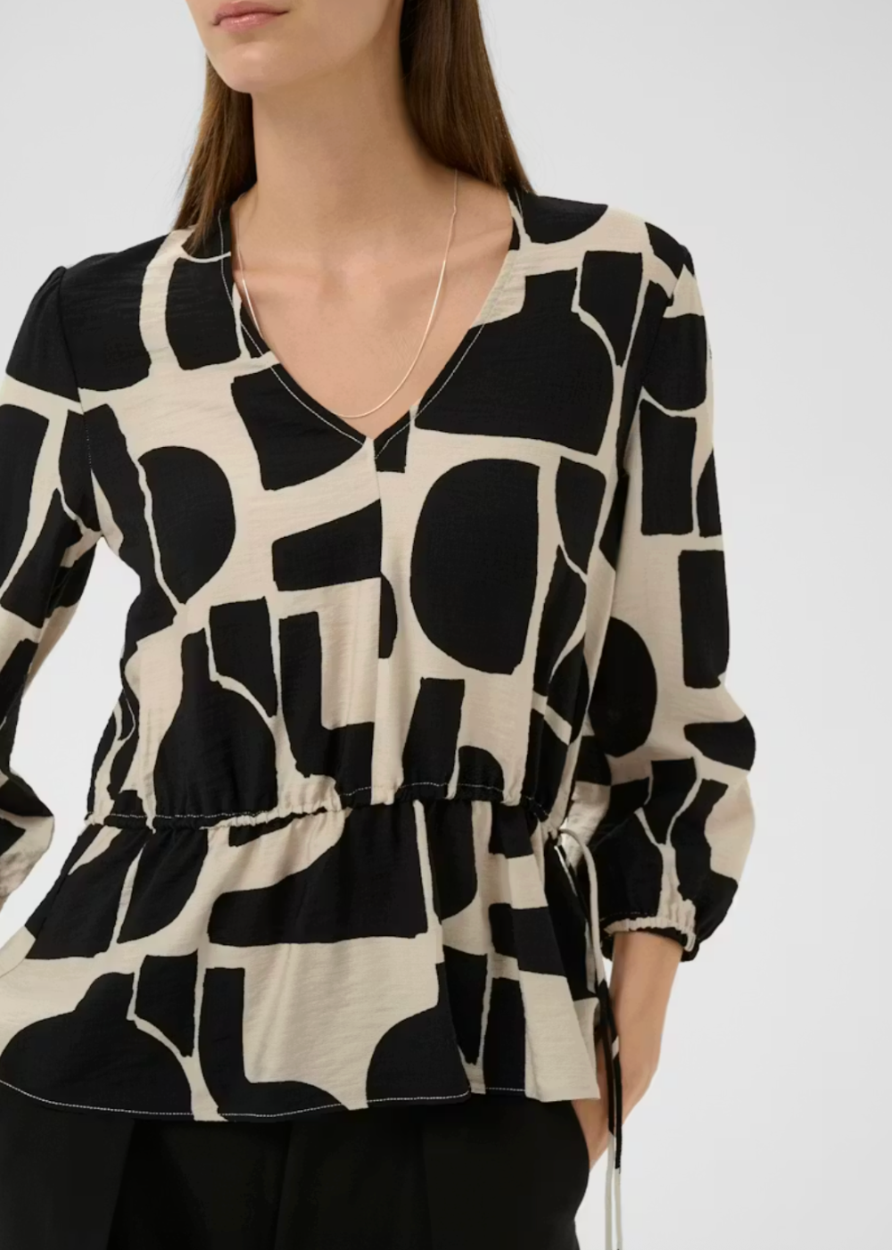 Lynn V-Neck Blouse - Black - InWear Canada - Danali - 30112582