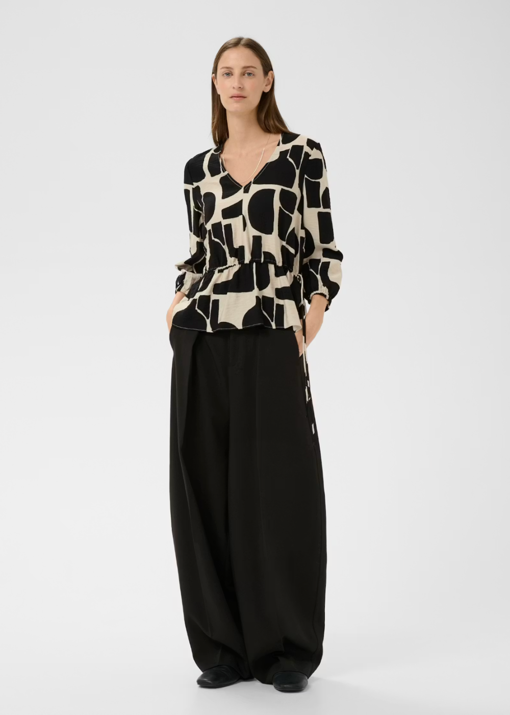 Lynn V-Neck Blouse - Black - InWear Canada - Danali - 30112582