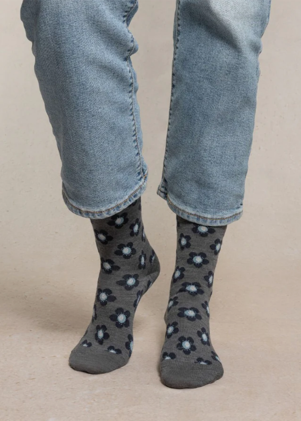 Fine Wool Socks With Flowers Pattern - Flannel Grey - Bleuforet Canada - Danali