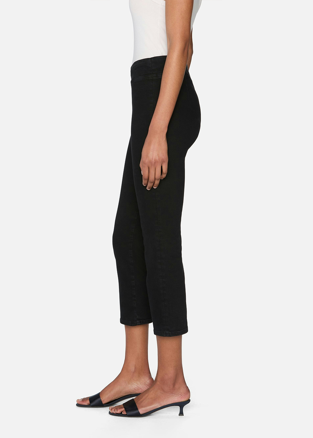 Jetset City Capri Pant - Sheen Noir - FRAME Denim Canada - Danali