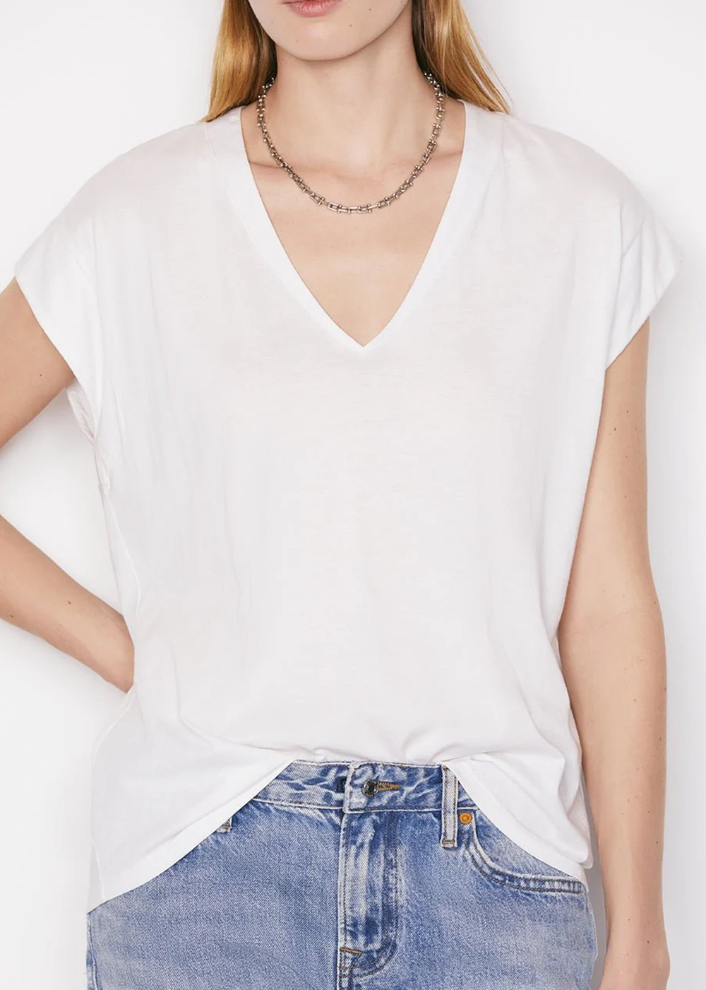Le Mid Rise V-Neck T-Shirt - Blanc - FRAME - Danali - Canada