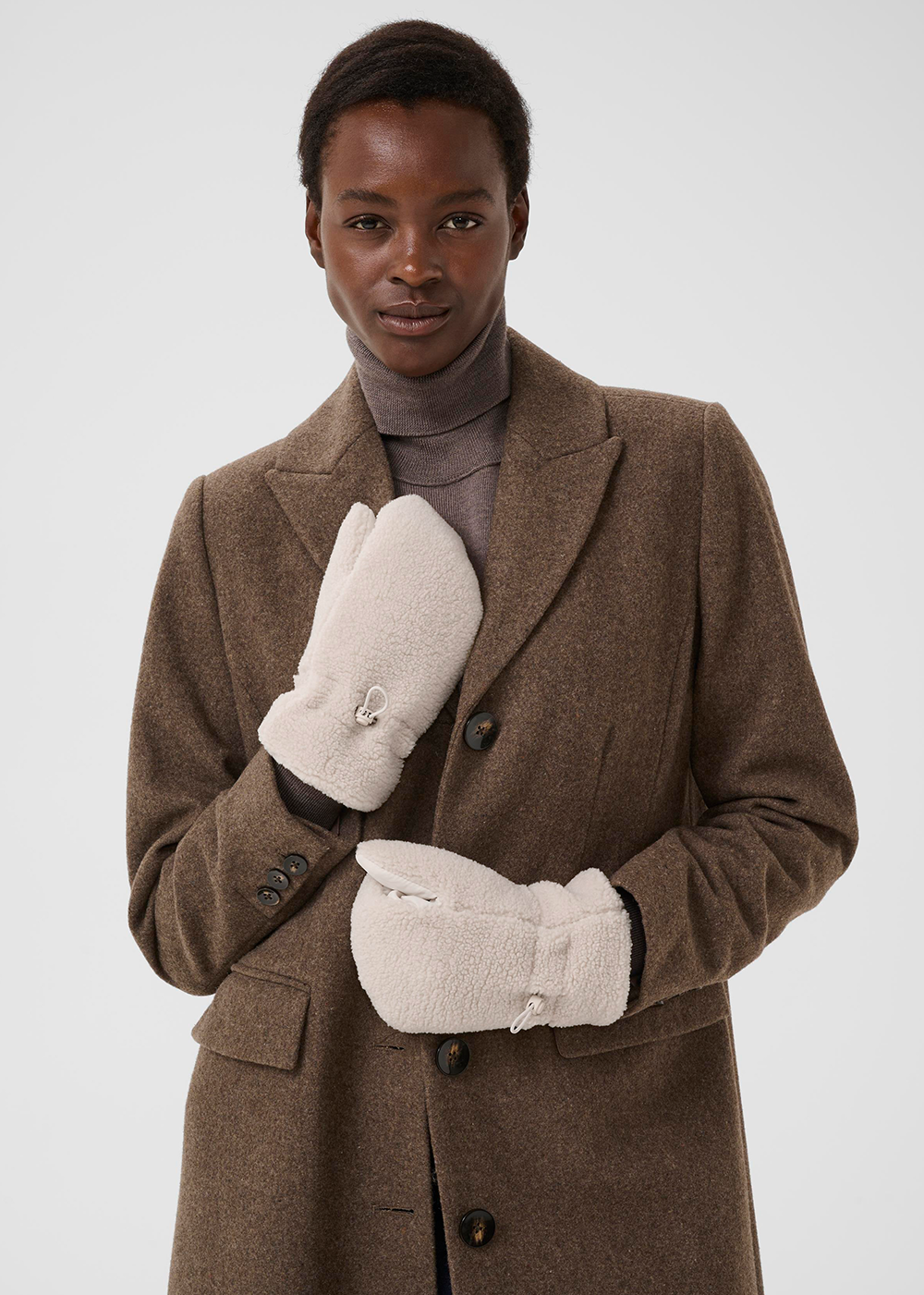 Saisa Gloves - Moonbeam - Part Two Canada - Danali