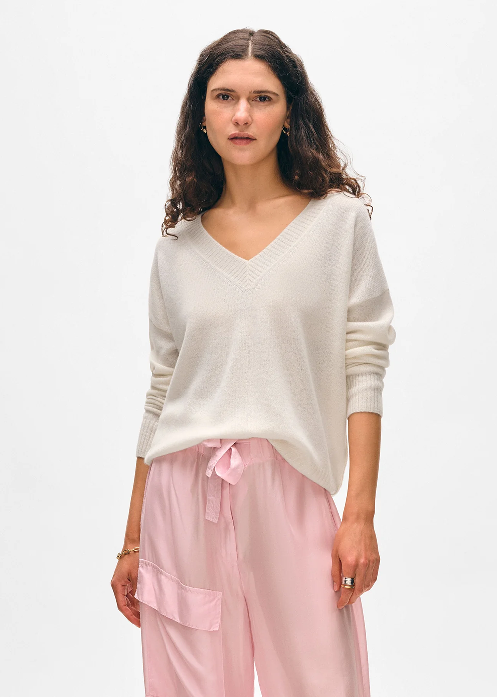 White Warren Cashmere Featherweight V-Neck Sweater Soft White - White & Warren Canada - Danali