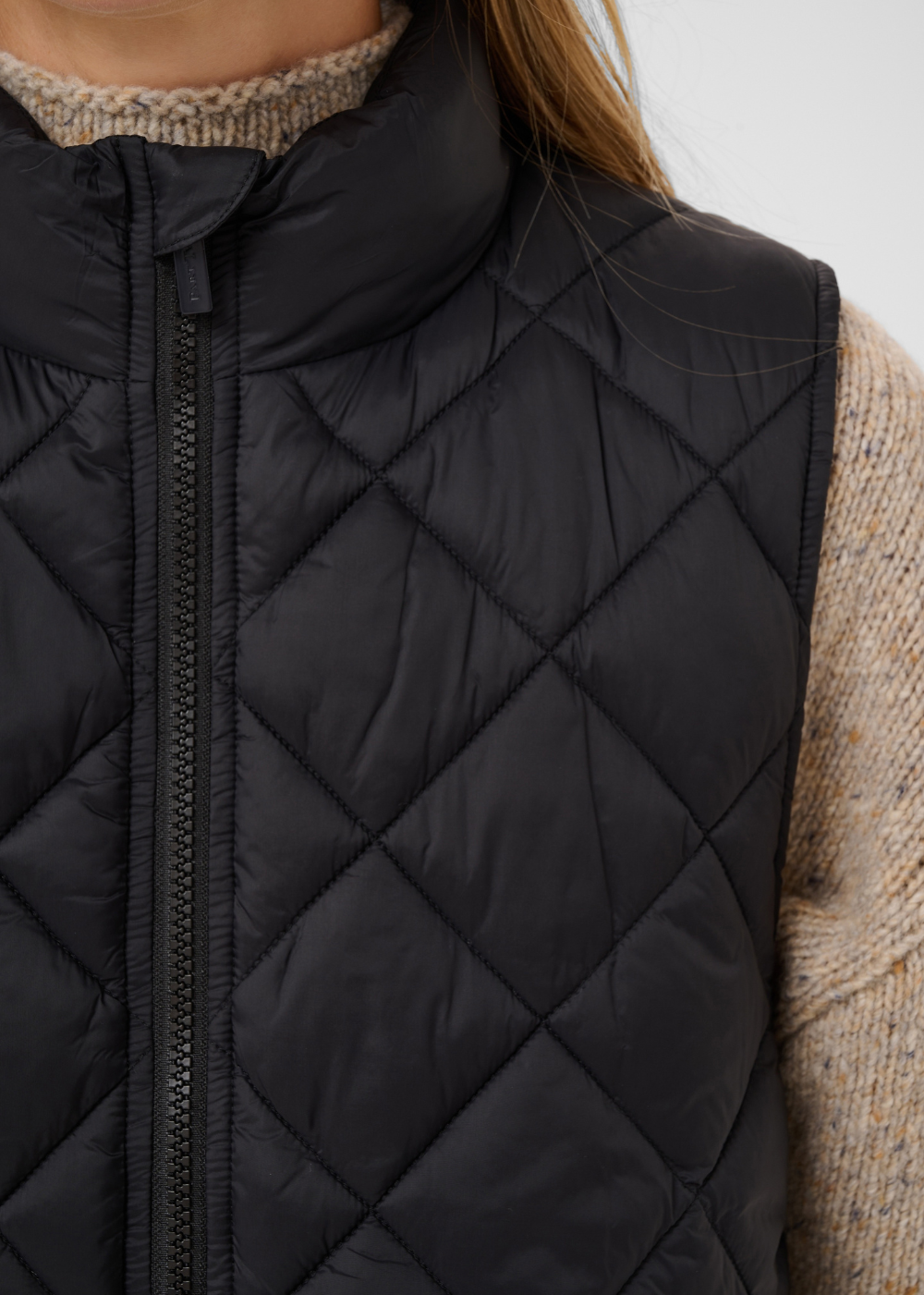 Carlota Vest