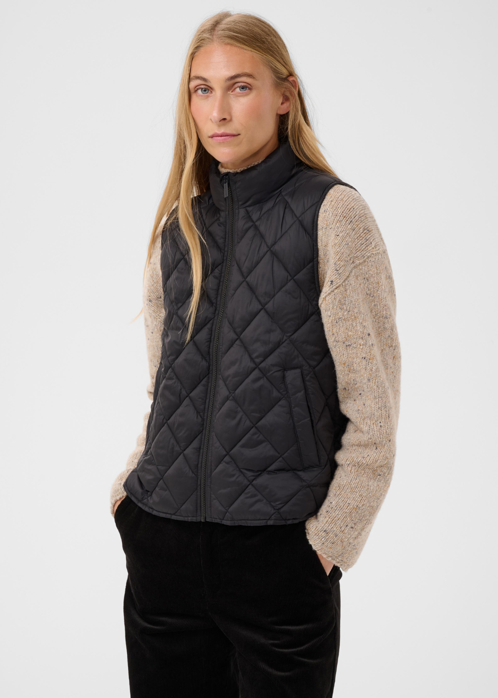 Carlota Vest