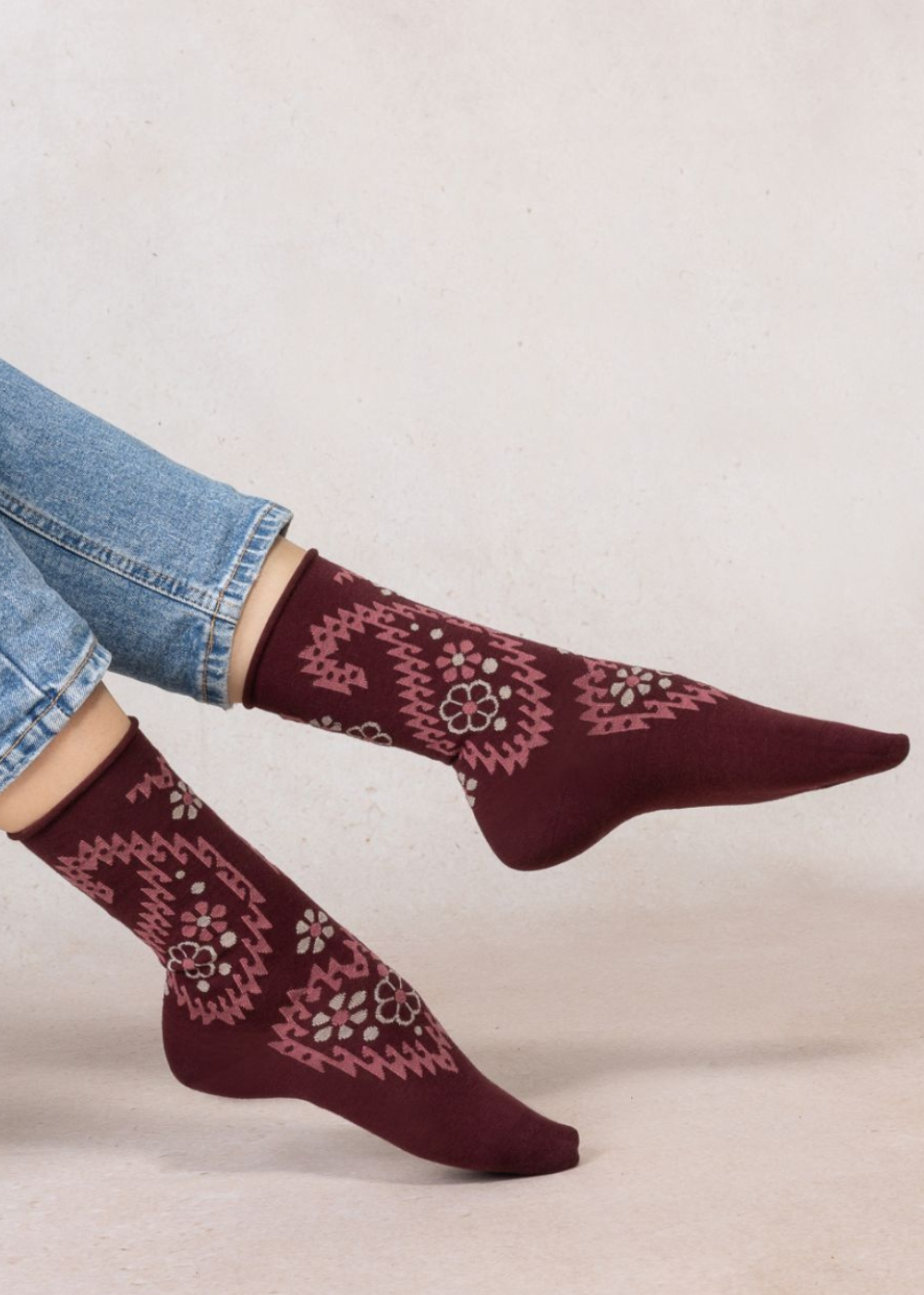 Fine Wool Socks With Paisley Flowers Pattern