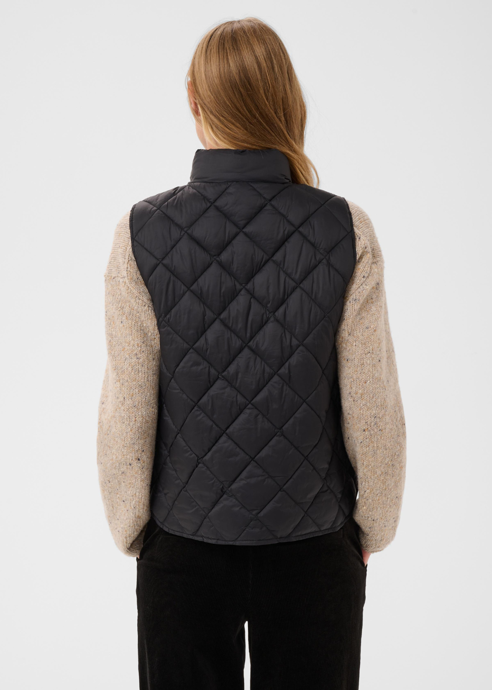 Carlota Vest