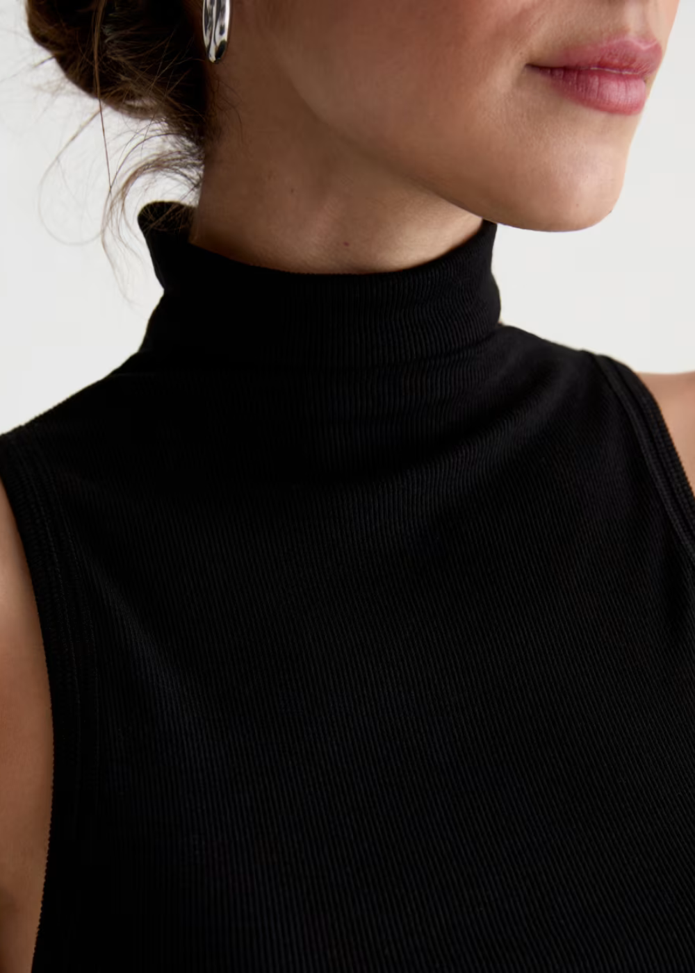 Faey Sleeveless Turtleneck