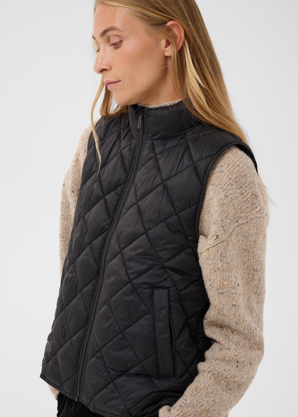 Carlota Vest